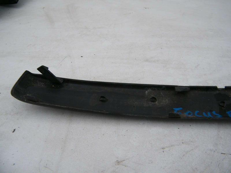 FORD FOCUS MK2 2004-2008 RIGHT FRONT BUMPER MOULDING 4M51-17E908AF (S17-11)
