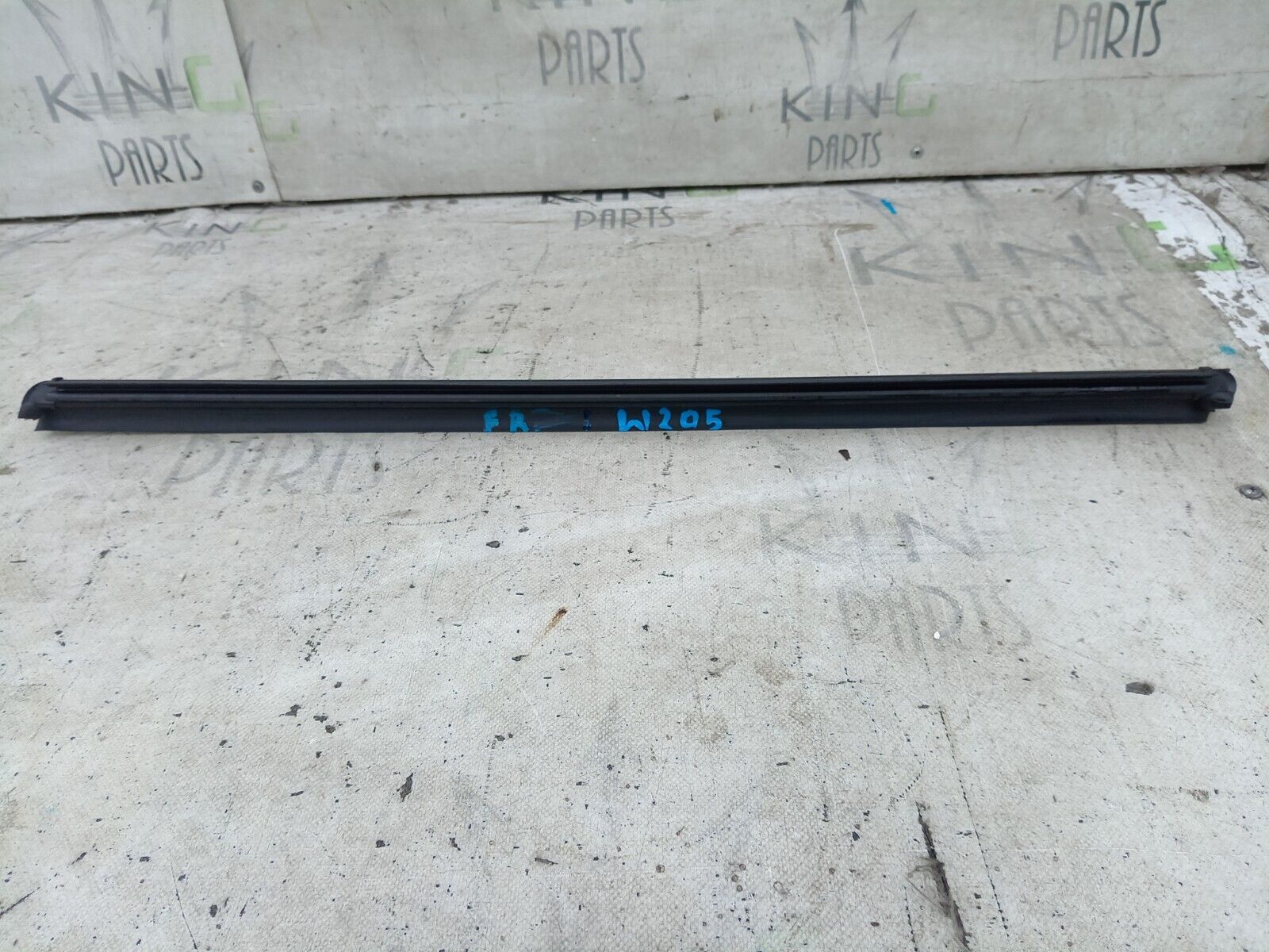 MERCEDES W205 C CLASS 14-21 FRONT RIGHT WINDOW SEALING RAIL A205725046