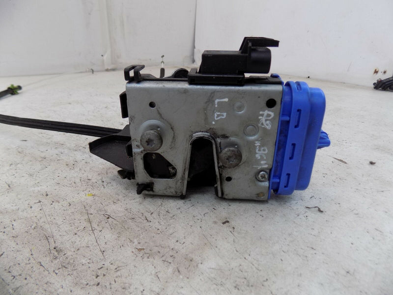 AUDI A8 1994-2002 LEFT REAR DOOR LOCK CATCH 4D0839015D (S28-23)