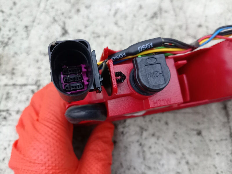 AUDI Q7 4L REAR BUMPER TAIL LIGHT LEFT PASSENGER SIDE REAR LIGHT LAMP