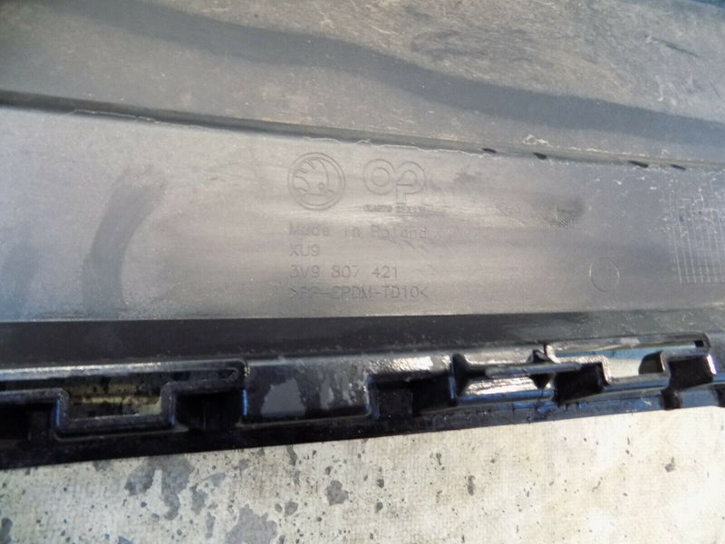 SKODA SUPERB III 2015-2019 ESTATE REAR BUMPER IN BLUE 3V9807421
