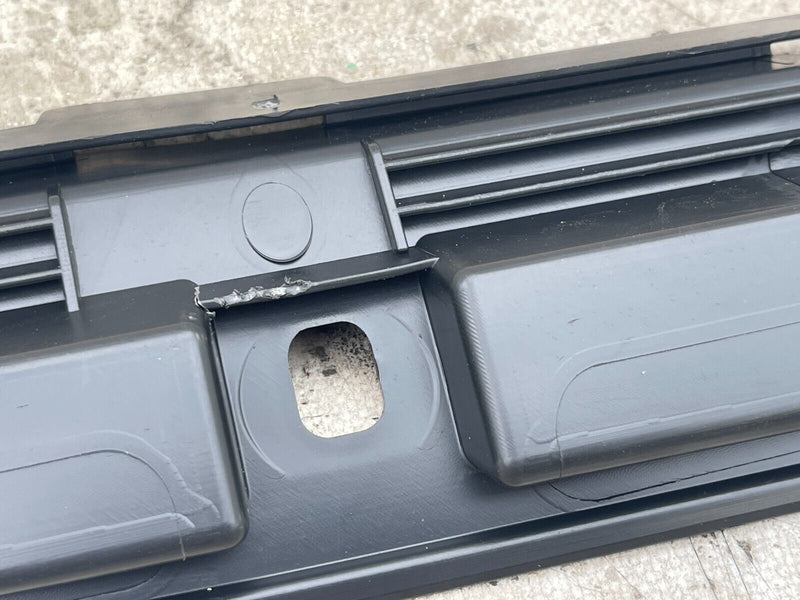 AUDI A3 8V 2013-2019 RIGHT DRIVER SIDE SKIRT TRIM BRACKET 8V4854536A