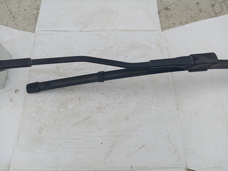 MERCEDES C CLASS W205 2016-21 LEFT FRONT WINDSCREEN WIPER ARM W000051784 #