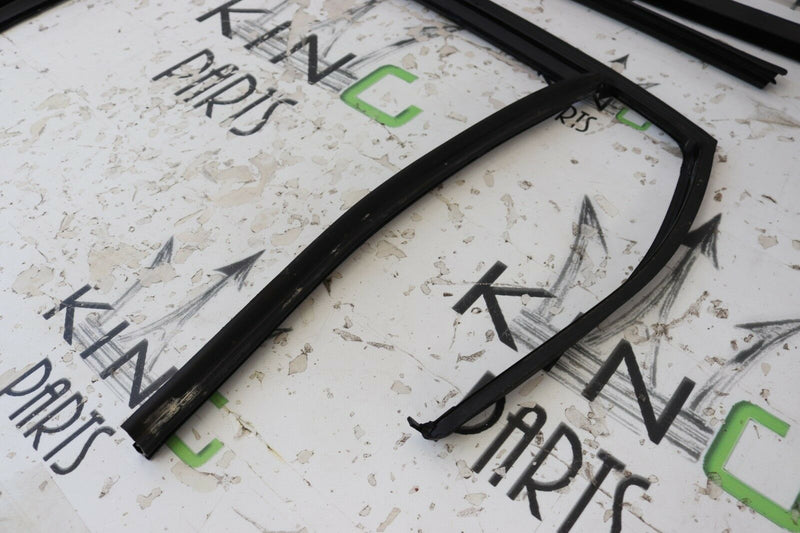BMW 3 SERIES E91 2005-2013 TOURING REAR LEFT WINDOW TRIM SEAL SCRAPERS SET