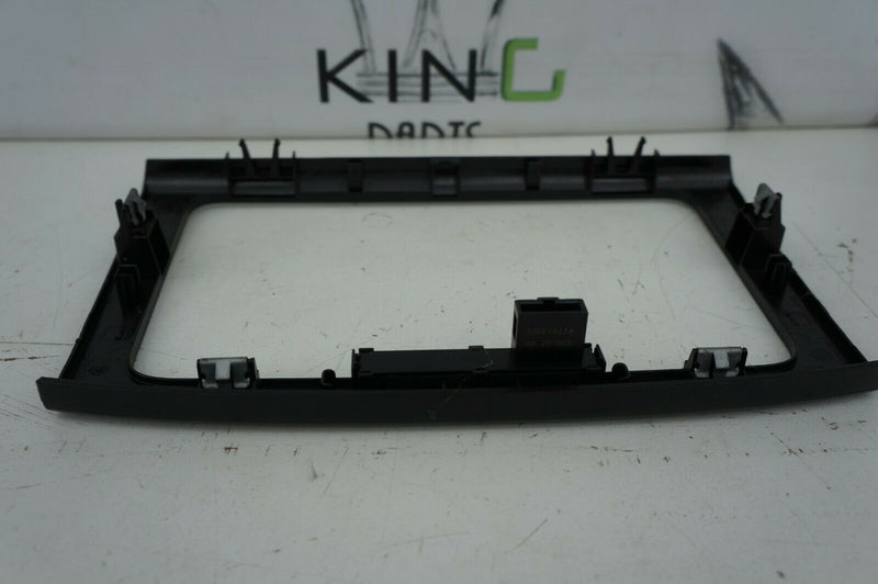 VW PASSAT B6 3C 2005-2010 RADIO STEREO CD PLAYER TRIM SURROUND 3C0858069M