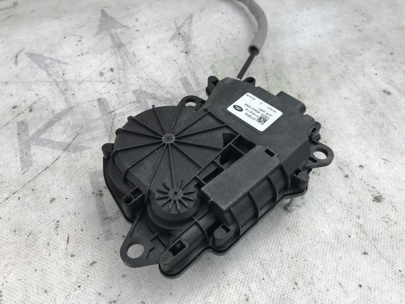 RANGE ROVER EVOQUE L551 2019- BOOT TAILGATE LATCH CATCH GENUINE K8D2404C10