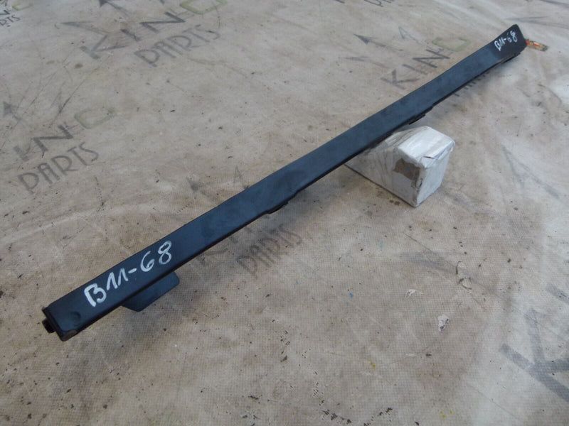 PORSCHE MACAN 2014-18 REAR RIGHT WING MOUNT BRACKET GENUINE 95B809574