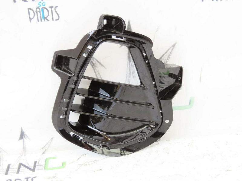 HYUNDAI i30 2017-2018 5DR FRONT BUMPER RIGHT FOG LIGHT GRILL 86564-G4010