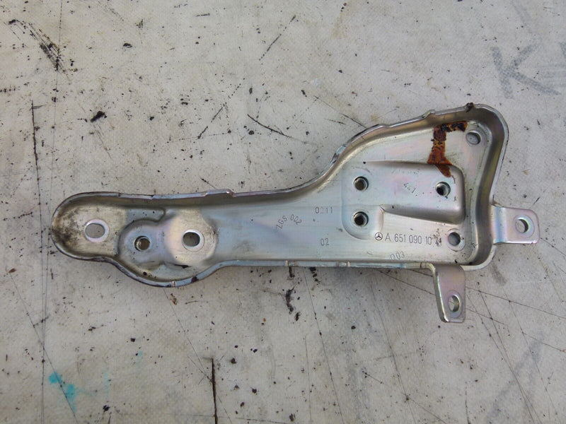 MERCEDES C W204 2007-11 ENGINE EGR VALVE BRACKET GENUINE A6510901041