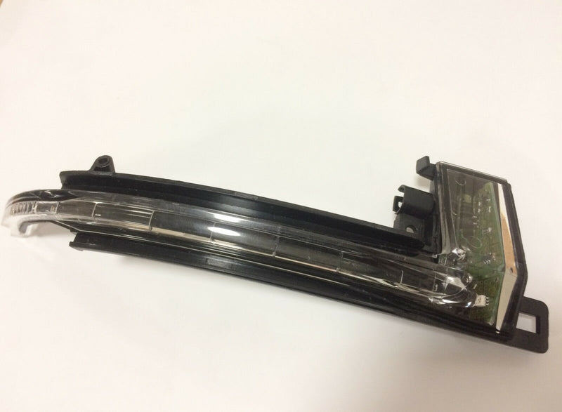 AUDI A4 S4 2008-2012 LED WING MIRROR INDICATOR TURN RIGHT DRIVER SIDE 8K0949102