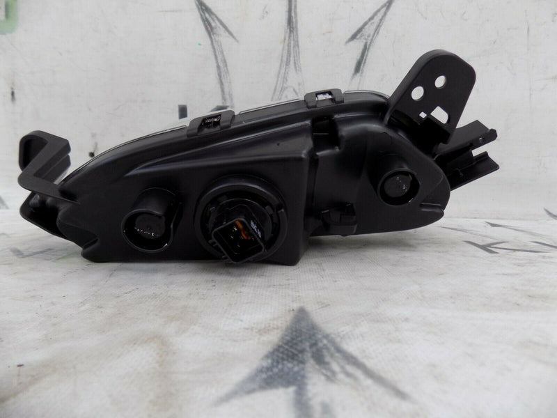 HYUNDAI i30 PD 2016-ON FRONT RIGHT LED RUNNING LIGHT FOG GENUINE 3 PIN 92208G41