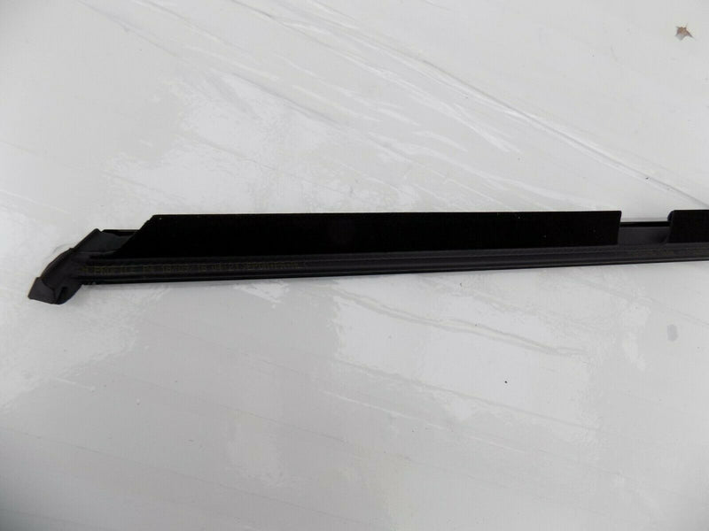 PORSCHE MACAN 2014-ON FRONT RIGHT DOOR WEATHERSTRIP TRIM *NEW 95B837476D /B06-36