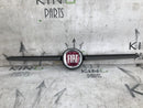 FIAT 500 2015-ON FRONT BUMPER GREY LOGO GRILL TRIM WITH BADGE EMBLEM 735637413
