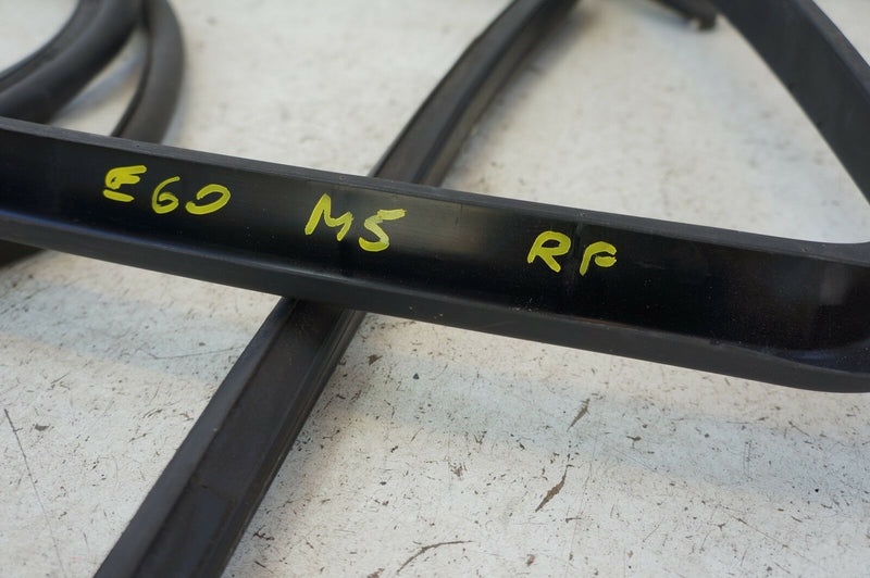 BMW 5 SERIES E60 M5 2003-2010 FRONT RIGHT DOOR TRIM STRIP MOULDING SEAL KIT