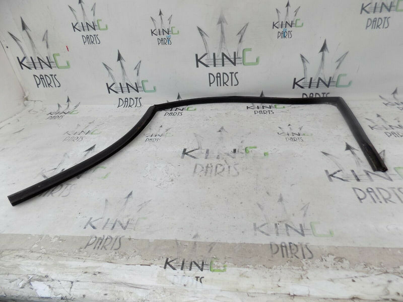 BMW 5 SERIES F10 F11  LEFT (NEARSIDE) FRONT RUBBER SEAL (GLASS) GENUINE 7182273