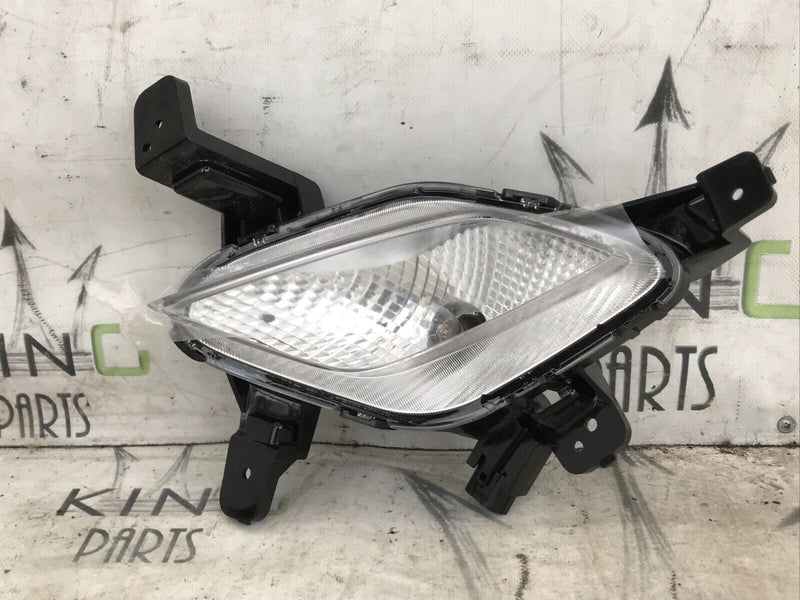 HYUNDAI i30 PD T-GDI 2018-ON FRONT BUMPER LEFT FOGLIGHT GENUINE 2PIN 92207-G4200