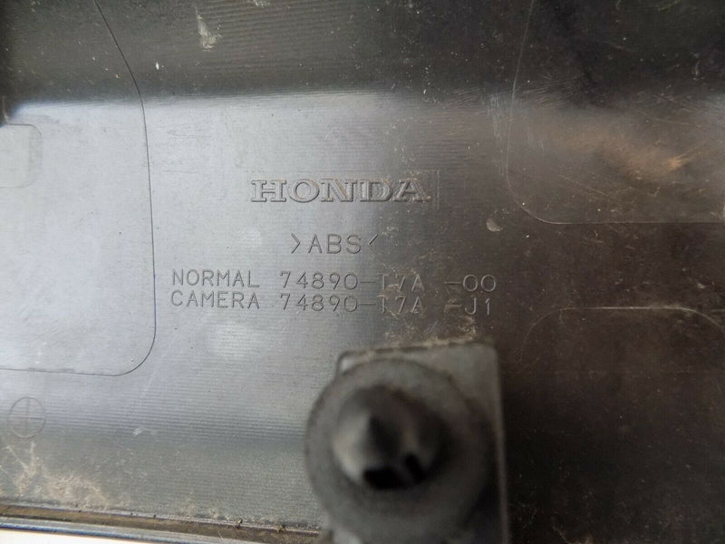 HONDA HR-V 2015-ON TAILGATE TRIM LICENSE MOLDING GARNISH 74890-T7A-00