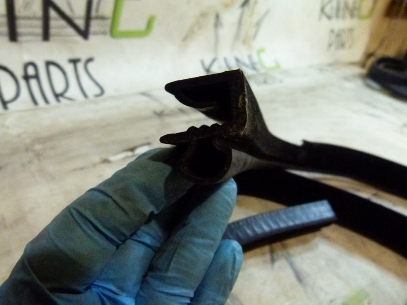 RANGE ROVER SPORT 13-17 FRONT RIGHT/LEFT DOOR SEAL RUBBER DK6220708AD