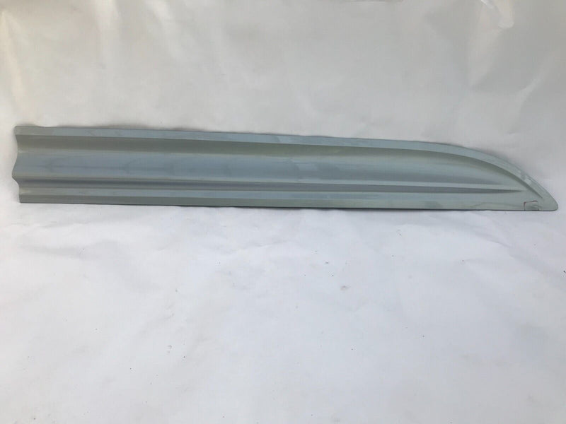PORSCHE MACAN S T GTS 2022  FRONT DOOR PANEL TRIM MOULDING RIGHT SIDE 95B837890