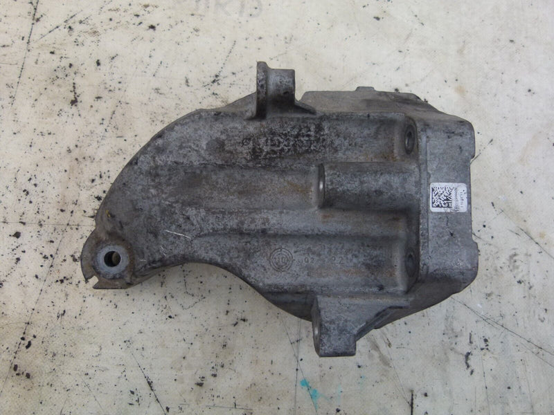 MERCEDES C W204 2007-2011 LEFT SIDE ENGINE BRACKET GENUINE A6512230004