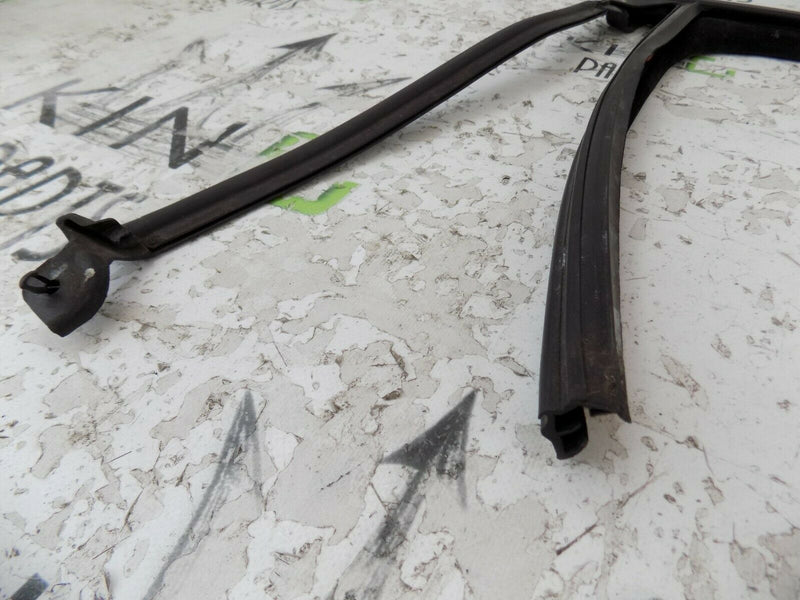 VAUXHALL ASTRA J MK6 2009-2014 LEFT REAR DOOR WINDOW SEAL RUBBER 13391187