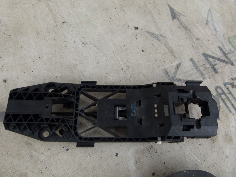VW UP 2011-2016 REAR LEFT DOOR HANDLE BRACKET AND LOCK GENUINE 1S4839015 S84-08