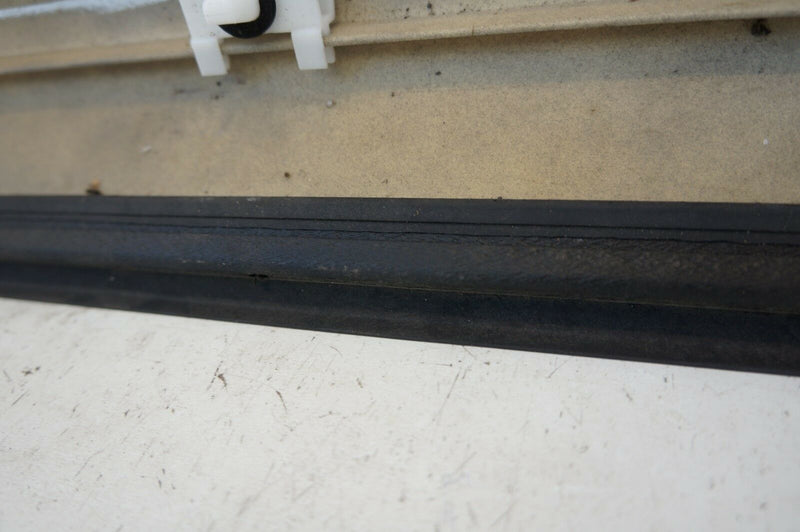 RANGE ROVER L322 DRIVER SIDE FRONT DOOR TRIM MOUDING PANEL 8263896 (S25-33)