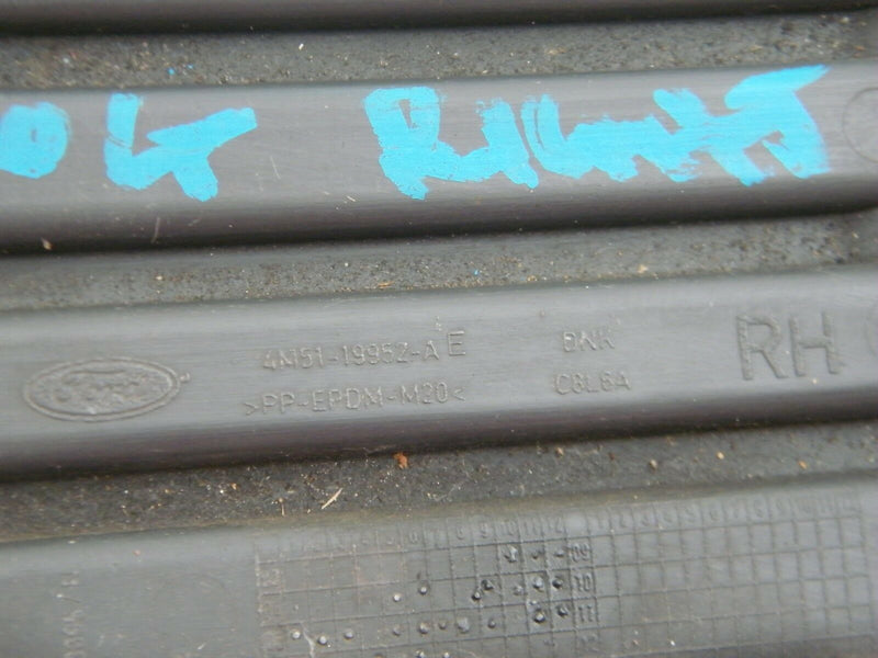 FORD FOCUS MK2 FRONT RIGHT FOG LIGHT BUMPER TRIM SURROUND 4M5119952AE (S15-14)