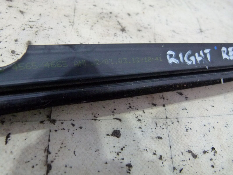 MERCEDES C W204 2007-2011 REAR RIGHT WINDOW RUBBER TRIM GENUINE A2047354565 W204