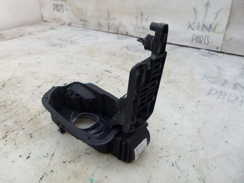 MERCEDES C W204 2007-2011 FUEL TANK FILLER FLAP COVER GENUINE A2047500103