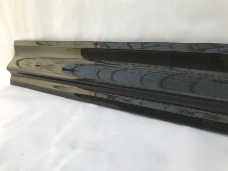 PORSCHE MACAN S T GTS 2022  FRONT DOOR PANEL TRIM MOULDING RIGHT SIDE 95B837890