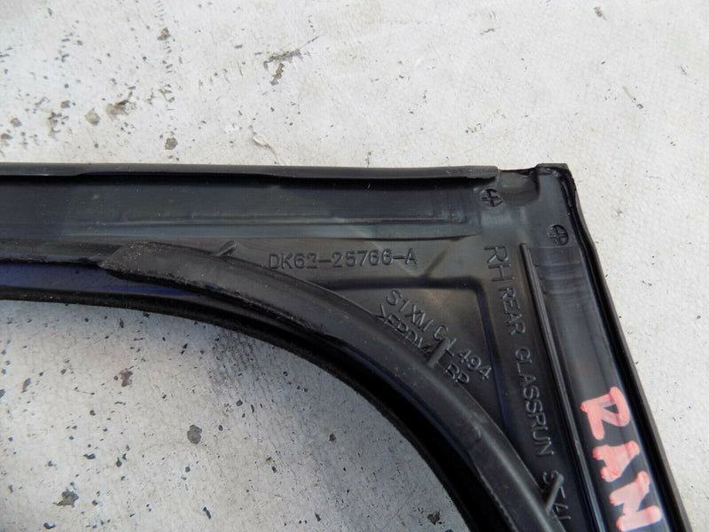RANGE ROVER L494 SPORT 2014-2019 REAR RIGHT DOOR GLASS SEAL DK6225766A