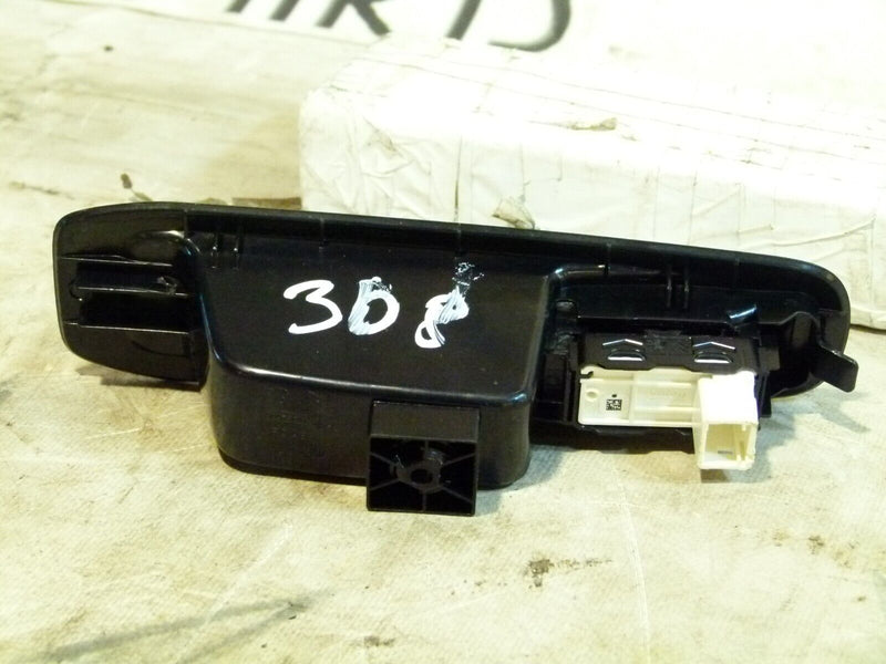 PEUGEOT 308 SW ESTATE 2017-21 REAR RIGHT DOOR WINDOW SWITCH 98034744