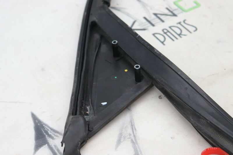 MINI COUNTRYMAN R60 2010-2016 FRONT RIGHT DOOR WINDOW SEAL GUIDE TRIM 9800548