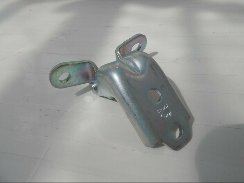 KIA SOUL 2009-2011 FRONT RIGHT DOOR UPPER HINGE 79320 2K000 /S20-40