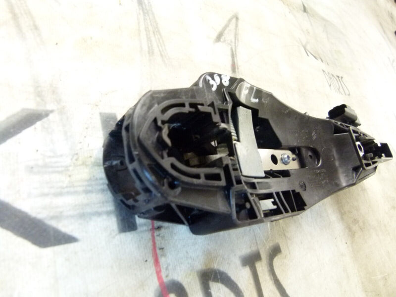 PEUGEOT 308 SW ESTATE 2017-21 FRONT LEFT DOOR HANDLE BRACKET 9802977580