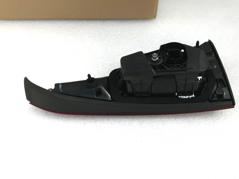 MERCEDES W206 ESTATE 2021-ON *8 PIN REAR TAIL LIGHT LEFT PASSENGER A2069062101