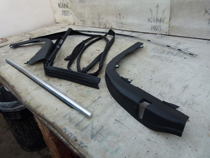 JAGUAR XJ 351 2009-15 FRONT RIGHT DOOR SEALS AND TRIMS GENUINE AW93208B12A