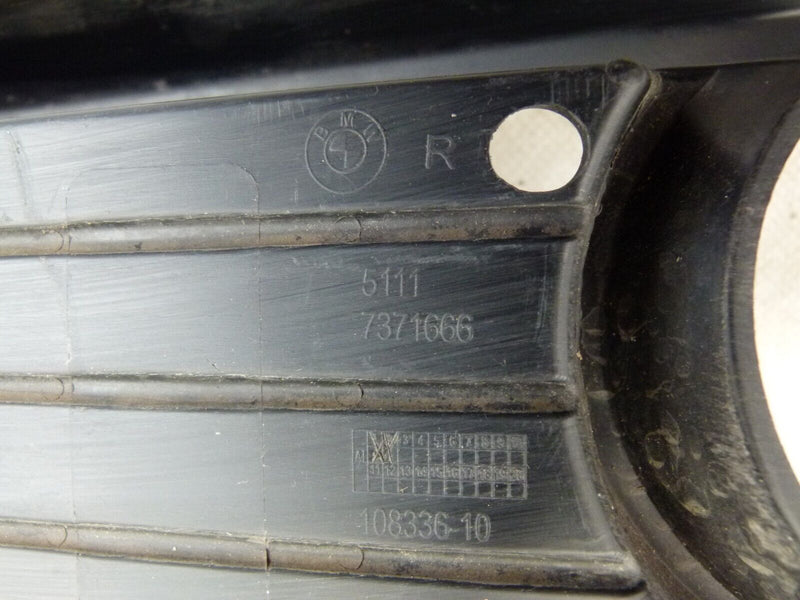 BMW 1 F20 LCI 2015-17 FRONT RIGHT FOG LIGHT TRIM GENUINE 7371666 S69-29