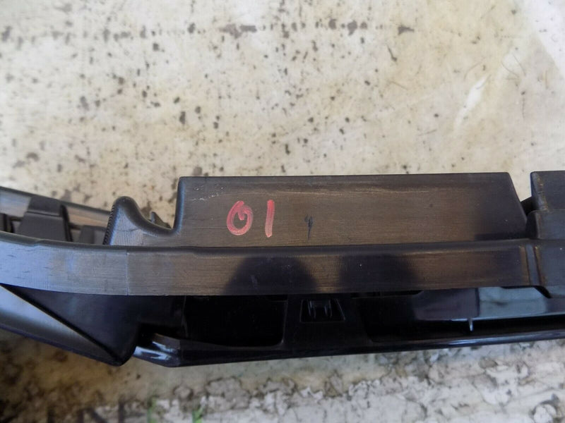 BMW 1 SERIES F40 116D 118D 118I 120DX LUXURY/SPORTLINE FRONT BUMPER CENTRE GRILL