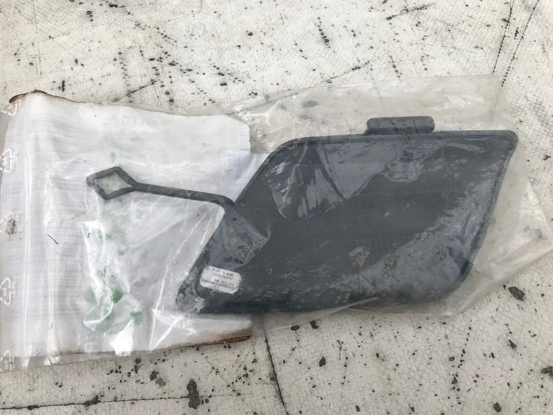 BMW 1 F40 M-SPORT 2019-ON FRONT BUMPER TOW EYE CAP GENUINE 5111 8070931