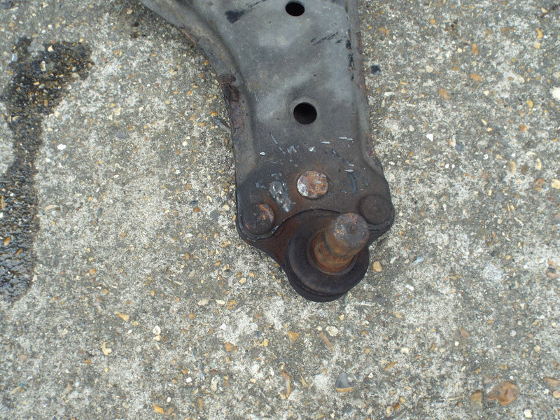 VAUXHALL ZAFIRA B MK2 2005-2010 1.9 CDTI FRONT WISHBONE RIGHT DRIVER SIDE O/S
