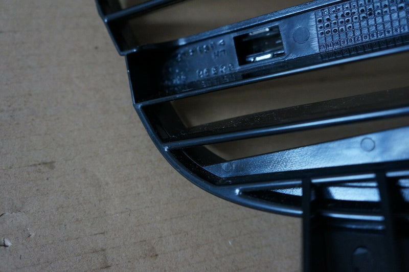Nissan Almera MK2 N16 Passager Left Side Front Grill - 62322 BM400 (S06-06)