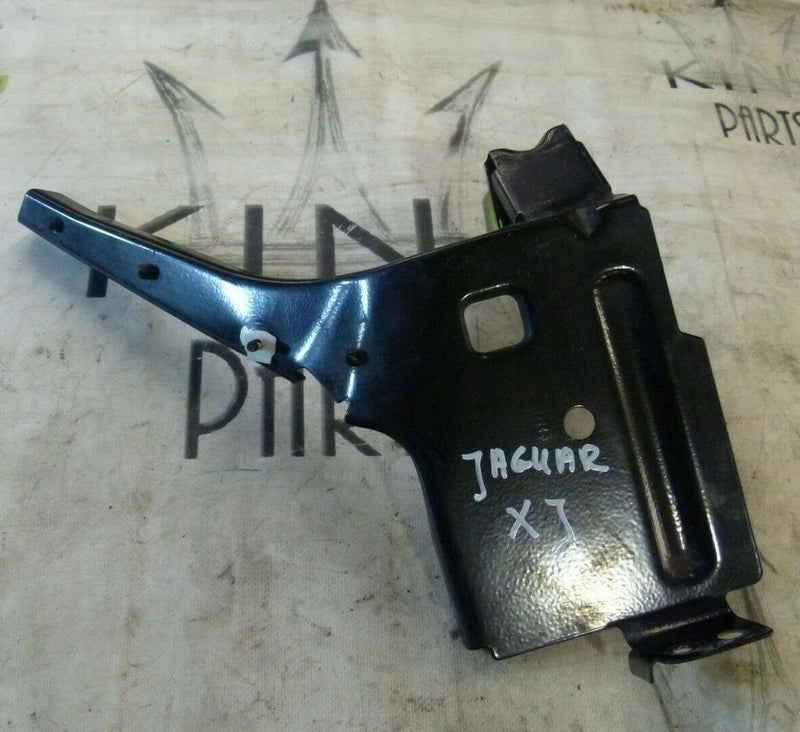 JAGUAR XJ X351 2010-2019 WING FENDER LINER BRACKET LEFT PASSENGER SIDE N/S