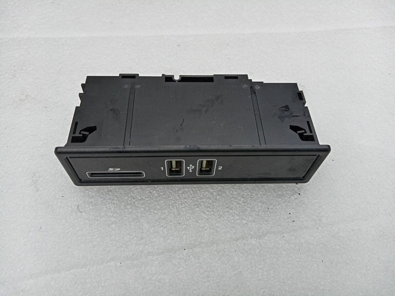 MERCEDES C CLASS W205 2014-18 USB SD MULTIMEDIA SLOT A2058200226 #
