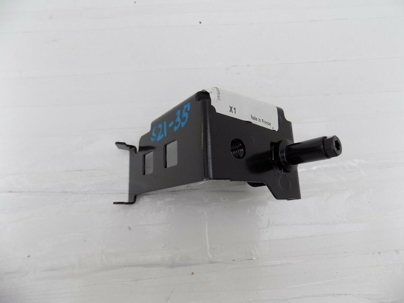 RENAULT SCENIC 2016-ON FRONT LEFT FENDER BRACKET CARRIER *NEW 622349675R /S21-35