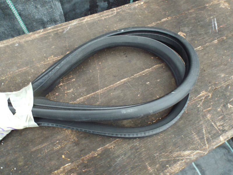 MERCDES B CLASS 2006-2011 FRONT DOOR SEAL INNER ON BODY LEFT SIDE N/S