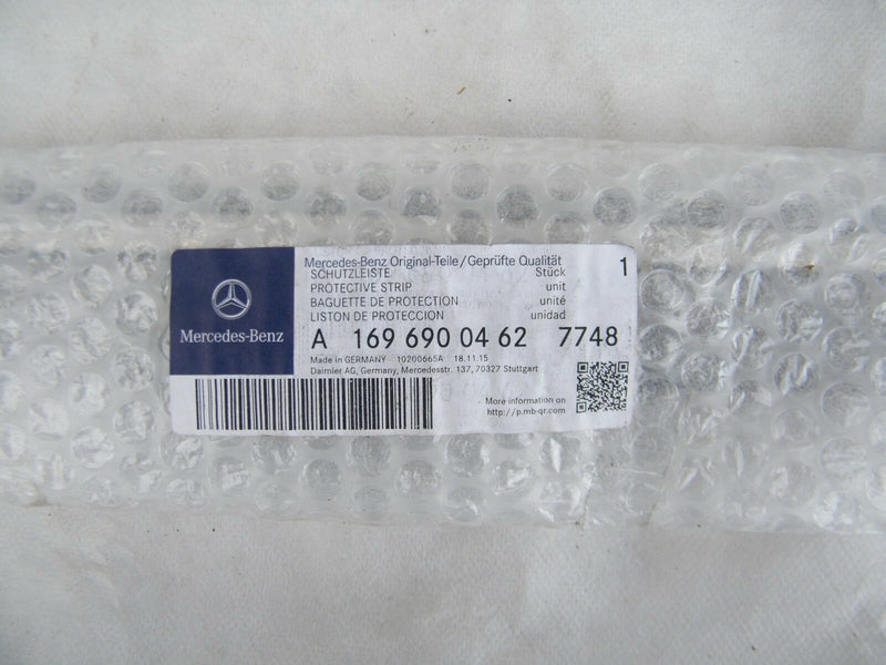 Mercedes W169 A-Klasse Right front door strap moulding A1696900462 (MB19)