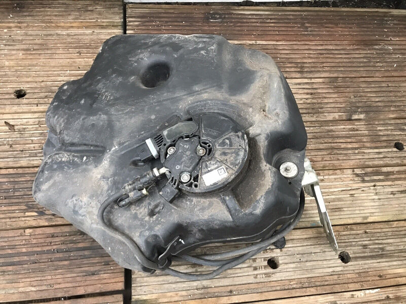 MERCEDES W205 SALOON 1.6 DIESEL GENUINE AdBLUE TANK & PUMP A2054706901