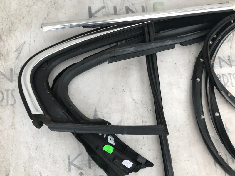 VAUXHALL INSIGNIA A 08-16 SET REAR WINDOW RIGHT SIDE FRAME, RUBBER, TRIM COVER